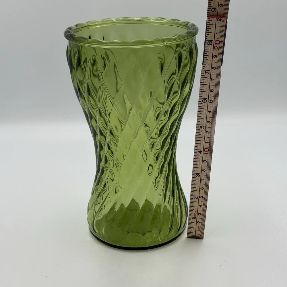 Vintage MCM Retro Avocado Green Quilted Diamond Swirl Optic Scalloped GLASS VASE